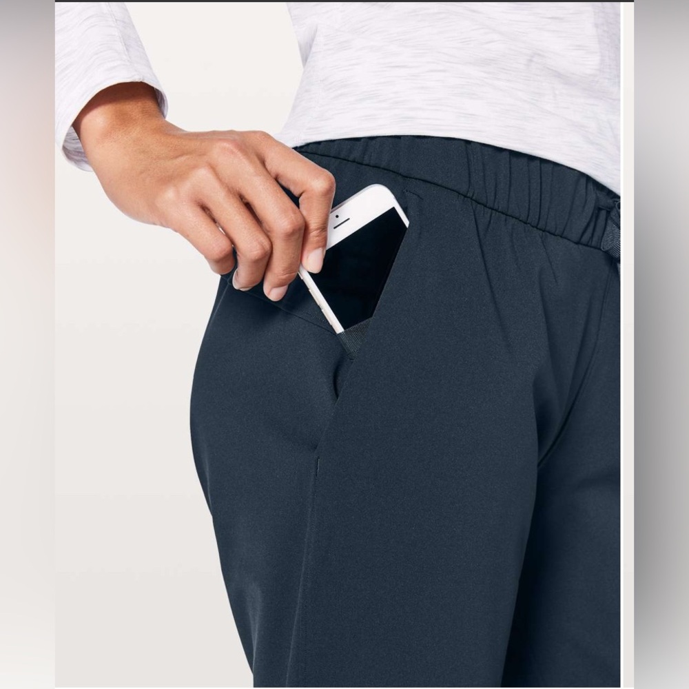 LULU🍋 On The Fly Pants - Picture 2 of 8